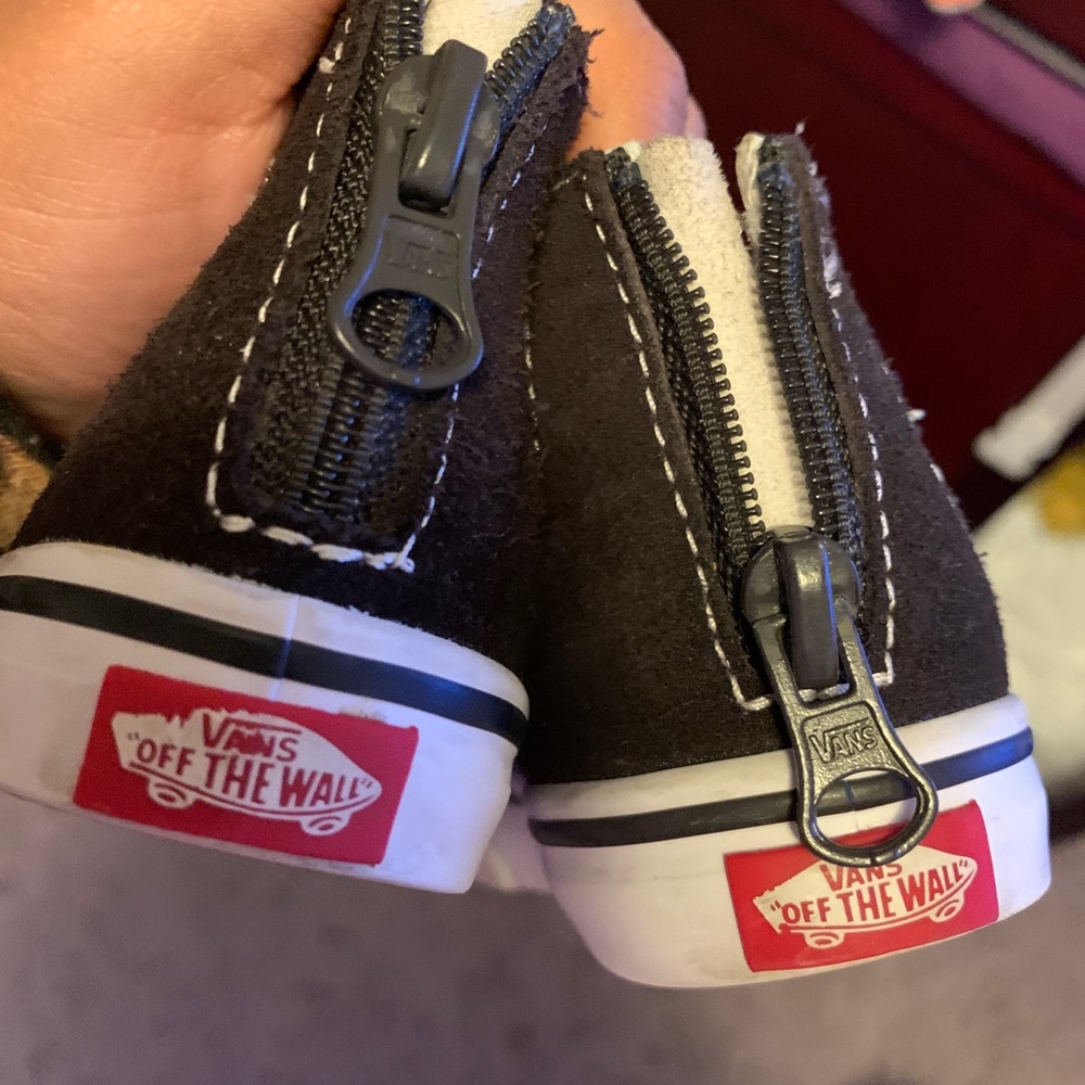 Vans - Picture 3 of 4